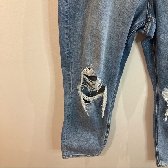 AMERICAN EAGLE Sz 16S Curvy Mom Jeans in Blue Breeze Distressed New With  Tags - Picture 2 of 16